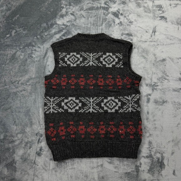 Gaeltarra Vintage Wool Sweater Vest Mens 38 Grey Red Fair Isle Made in Ireland - Picture 3 of 7